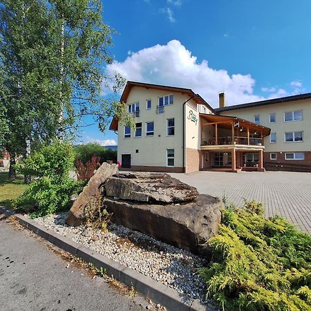 Agrohotel Tri Brezy Hrustin Bagian luar foto