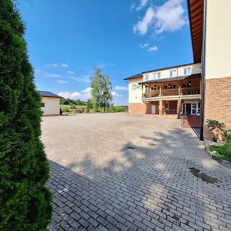 Agrohotel Tri Brezy Hrustin Bagian luar foto
