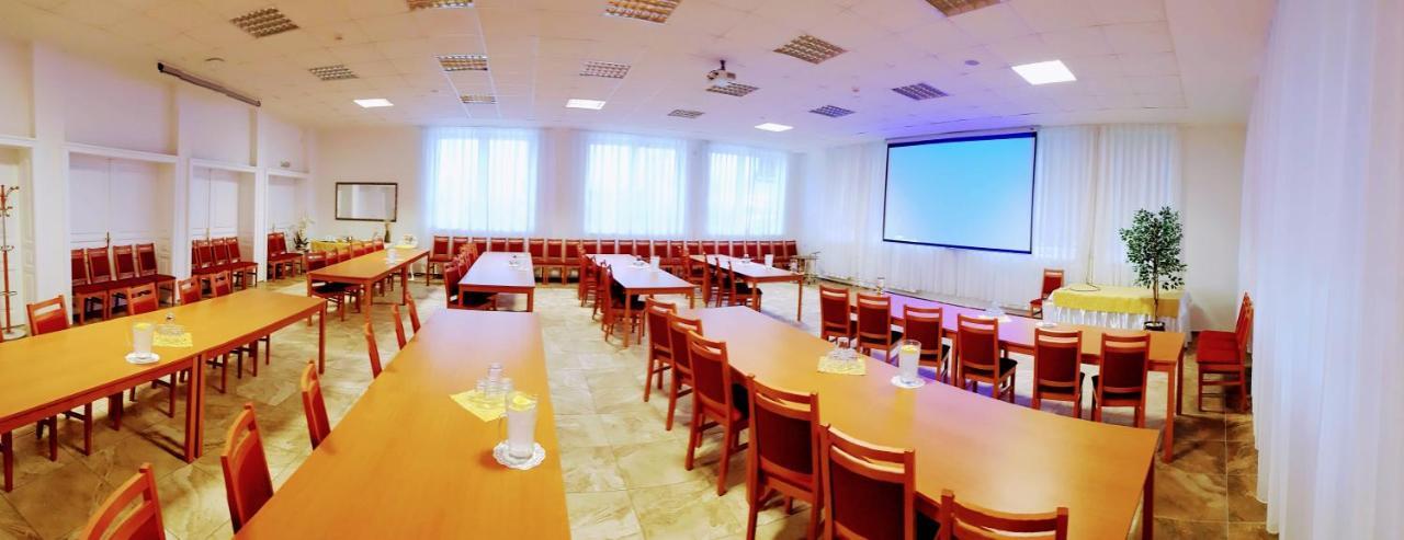 Agrohotel Tri Brezy Hrustin Bagian luar foto