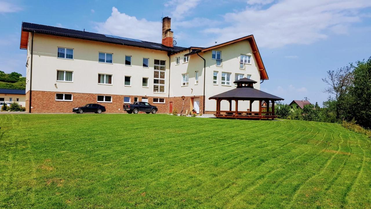 Agrohotel Tri Brezy Hrustin Bagian luar foto