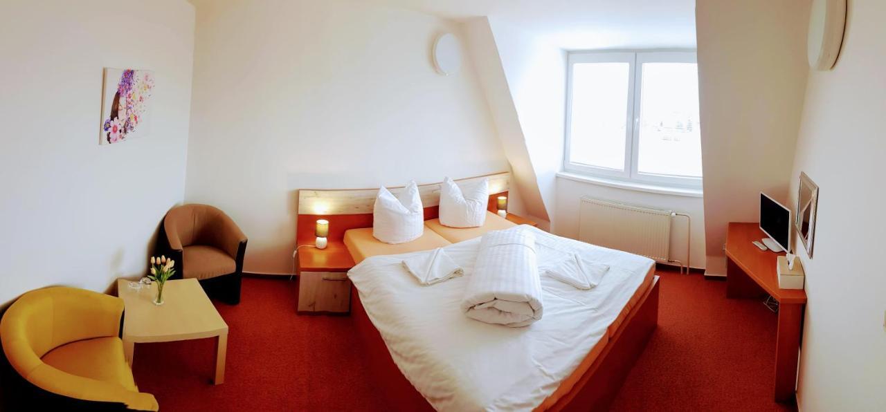 Agrohotel Tri Brezy Hrustin Bagian luar foto