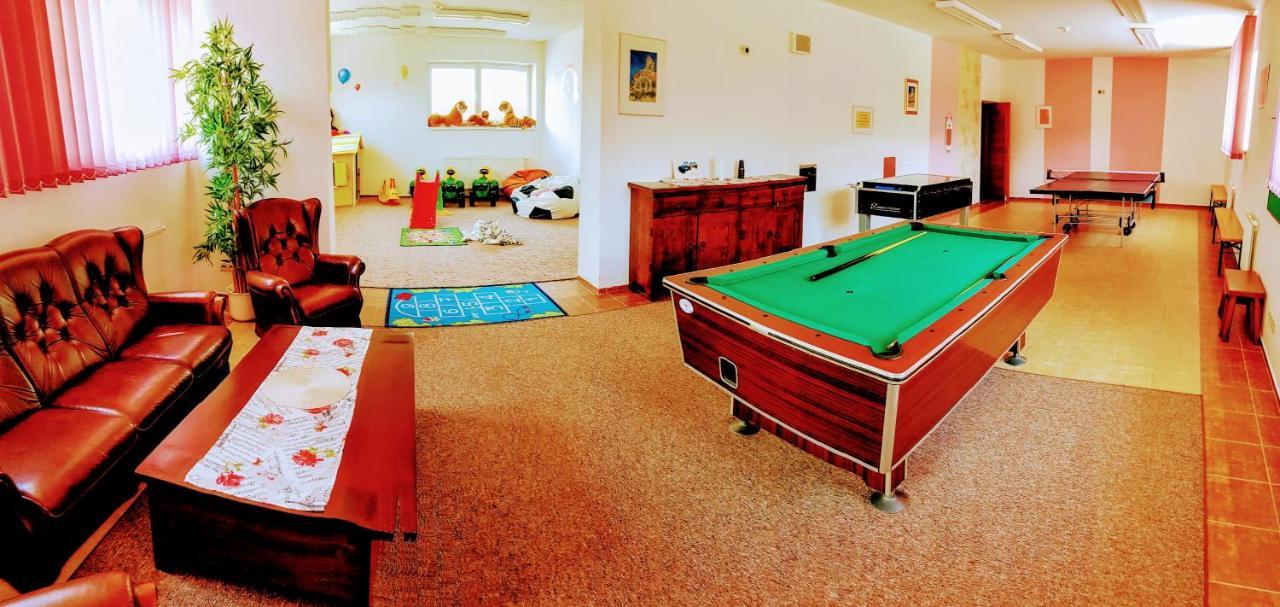 Agrohotel Tri Brezy Hrustin Bagian luar foto