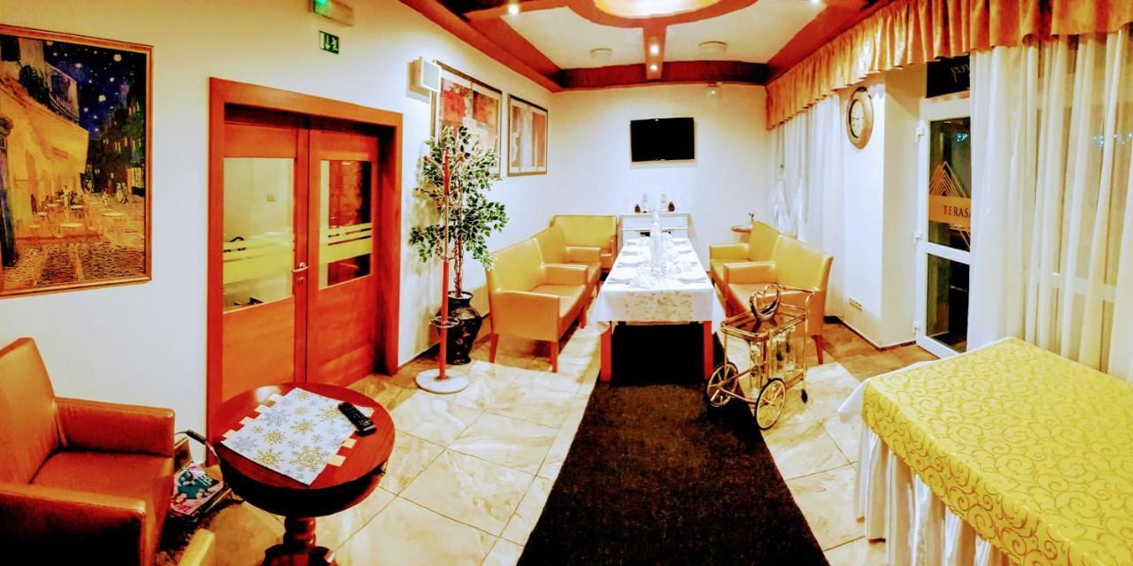 Agrohotel Tri Brezy Hrustin Bagian luar foto