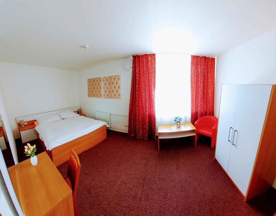 Agrohotel Tri Brezy Hrustin Bagian luar foto
