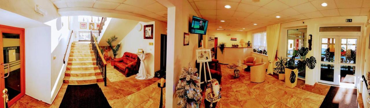 Agrohotel Tri Brezy Hrustin Bagian luar foto