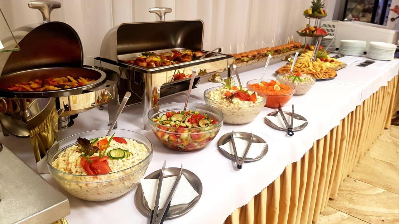 Agrohotel Tri Brezy Hrustin Bagian luar foto
