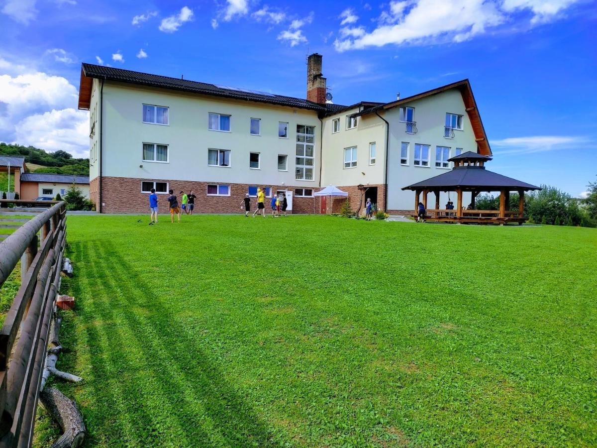 Agrohotel Tri Brezy Hrustin Bagian luar foto