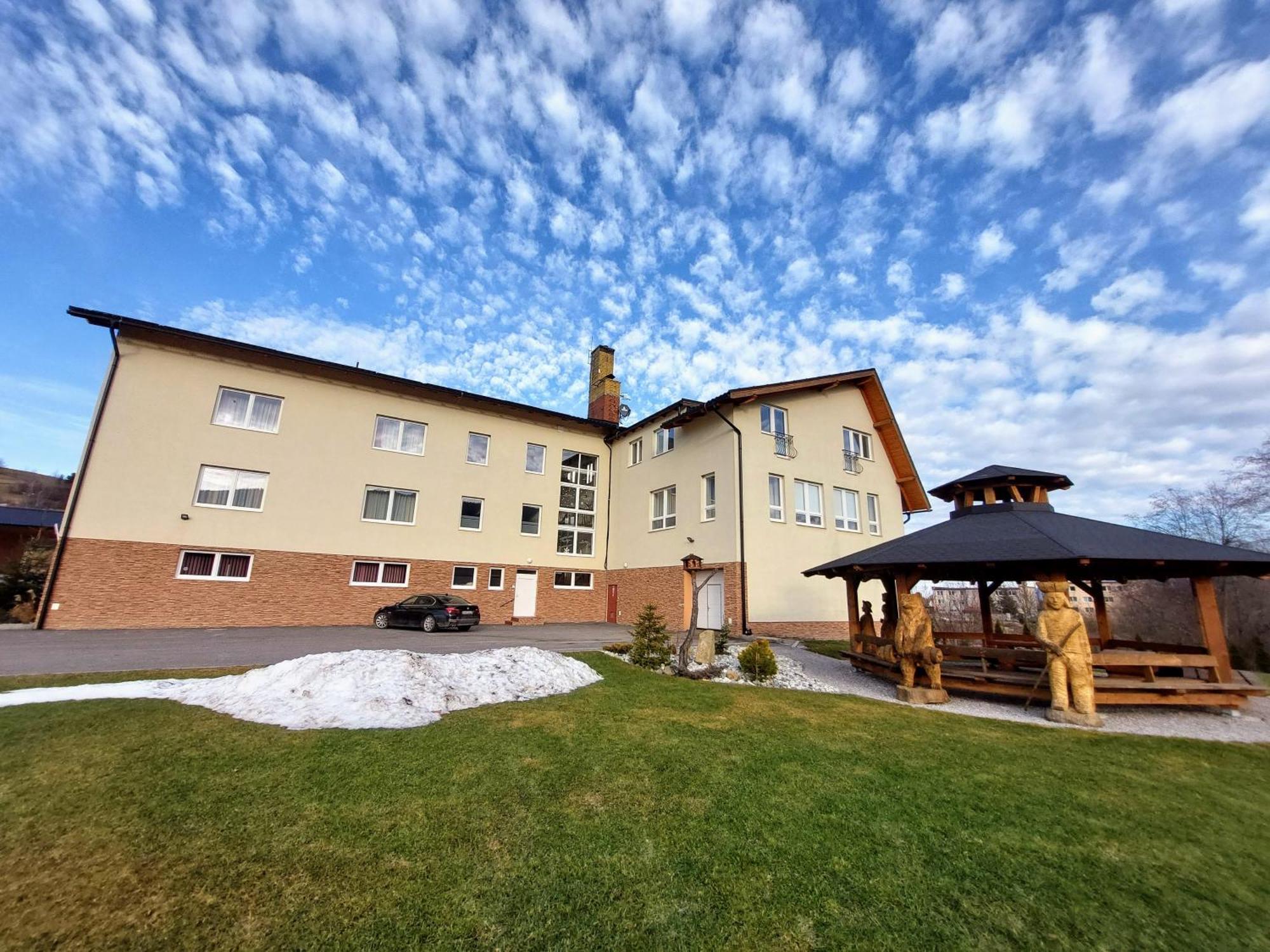 Agrohotel Tri Brezy Hrustin Bagian luar foto