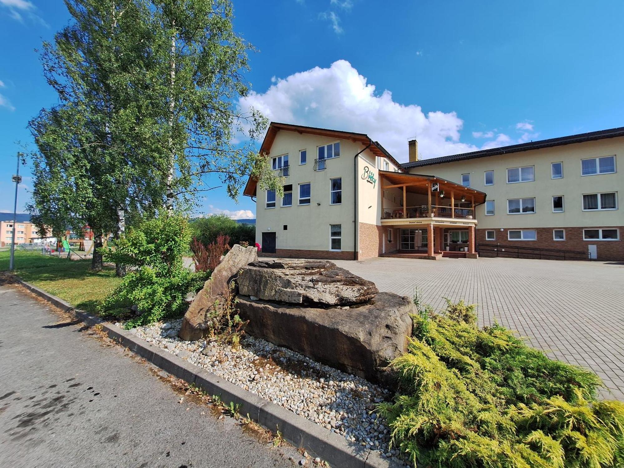 Agrohotel Tri Brezy Hrustin Bagian luar foto