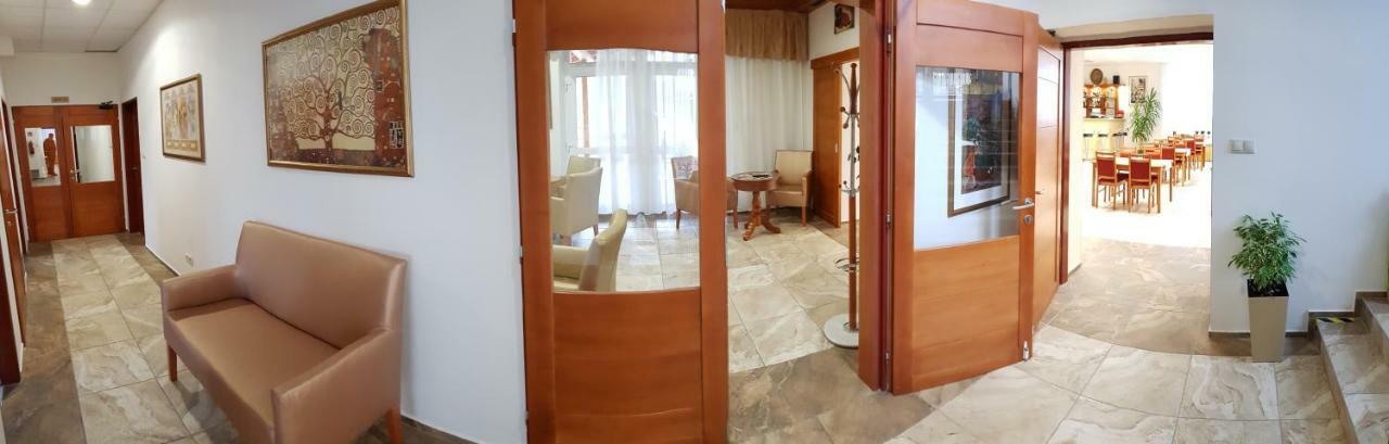 Agrohotel Tri Brezy Hrustin Bagian luar foto