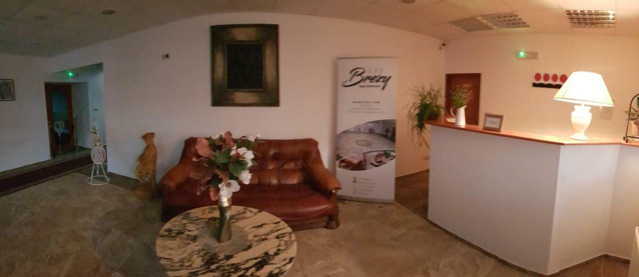 Agrohotel Tri Brezy Hrustin Bagian luar foto