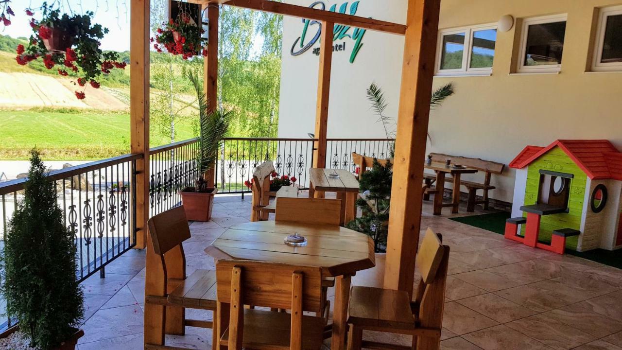 Agrohotel Tri Brezy Hrustin Bagian luar foto