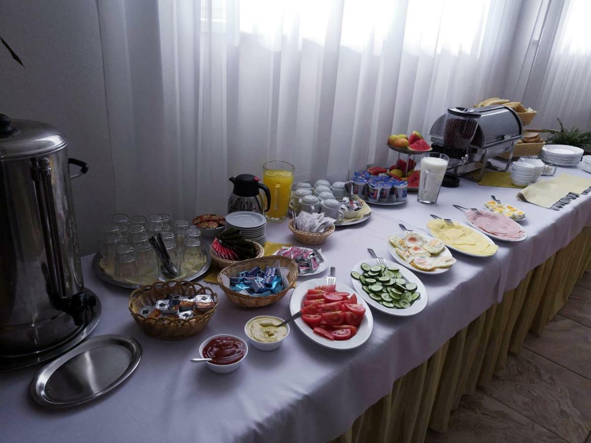 Agrohotel Tri Brezy Hrustin Bagian luar foto