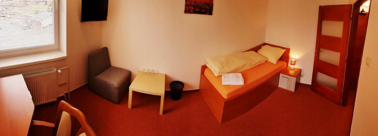 Agrohotel Tri Brezy Hrustin Bagian luar foto