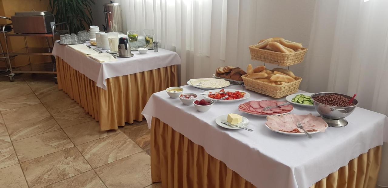 Agrohotel Tri Brezy Hrustin Bagian luar foto