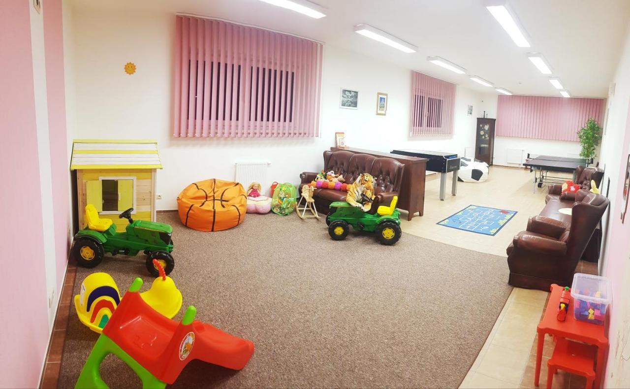 Agrohotel Tri Brezy Hrustin Bagian luar foto