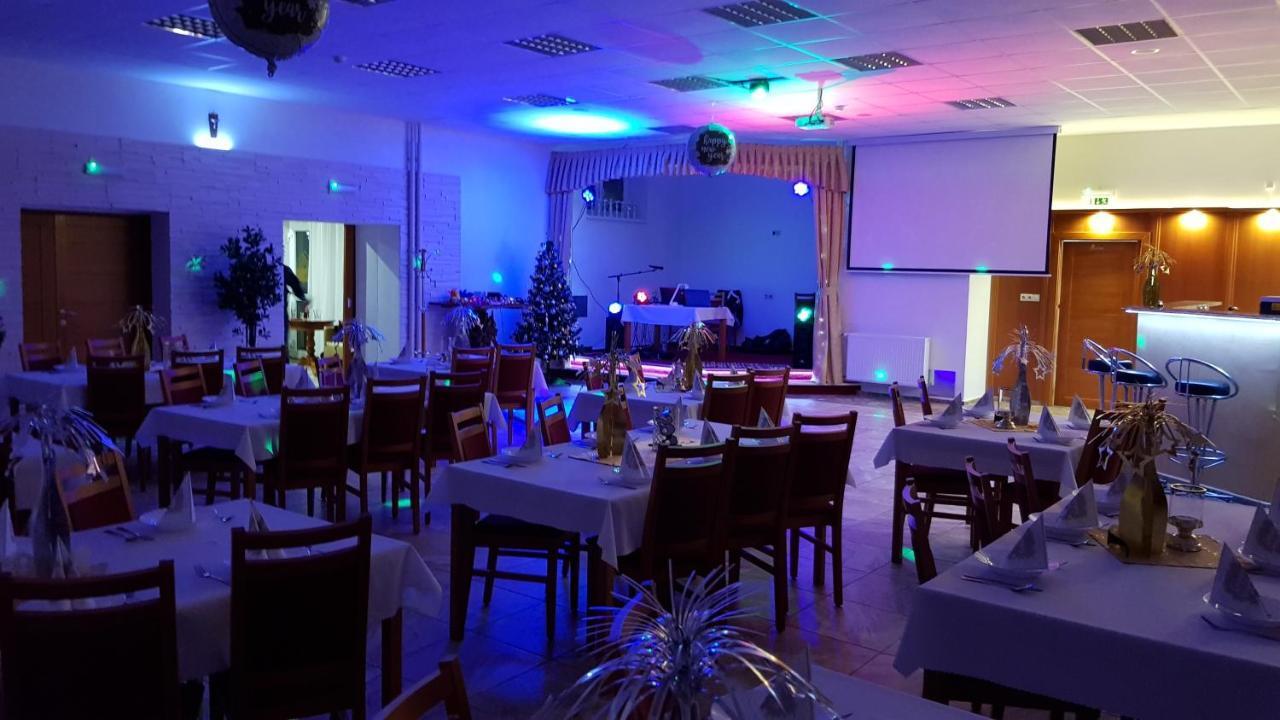 Agrohotel Tri Brezy Hrustin Bagian luar foto