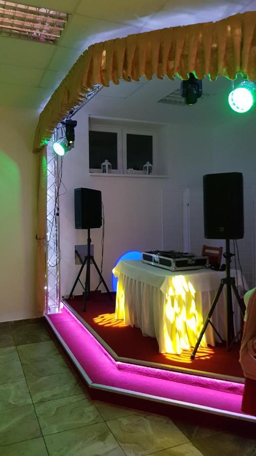 Agrohotel Tri Brezy Hrustin Bagian luar foto